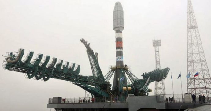 Guerra Russia-Ucraina, l’Europa ha sospeso tutti i lanci Soyuz con i satelliti per le connessioni Internet