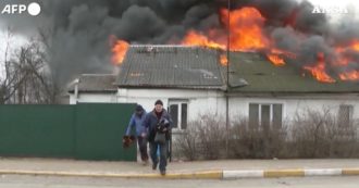Ukraine, a family tragedy on the outskirts of Kyiv.  Fleeing from the burning house after the Russian bombing (video).