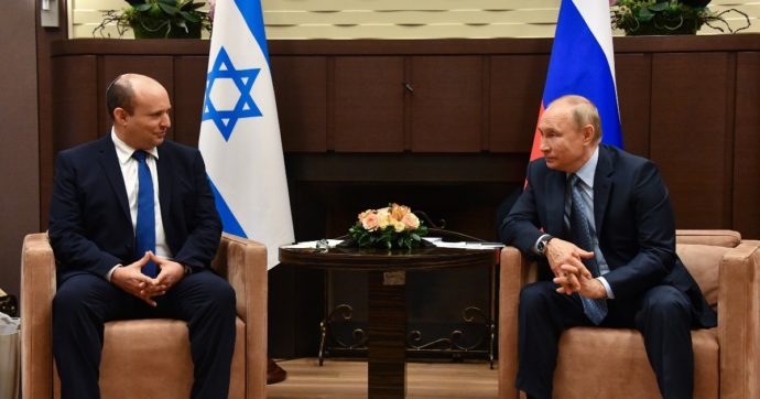 Guerra Russia-Ucraina, Israele si propone come mediatore: la mossa di Bennett che vola a Mosca col suo ministro nato a Kharkiv