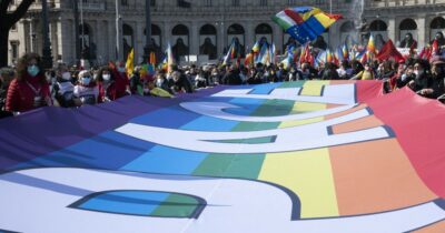 Copertina di Stop al riarmo, associazioni e partiti in piazza al Pantheon contro il piano Ue: “Fermare le politiche bellicistiche”
