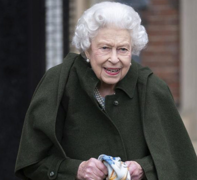 Guerra Russia-Ucraina, la regina Elisabetta fa una “generosa donazione” per i rifugiati: l’annuncio