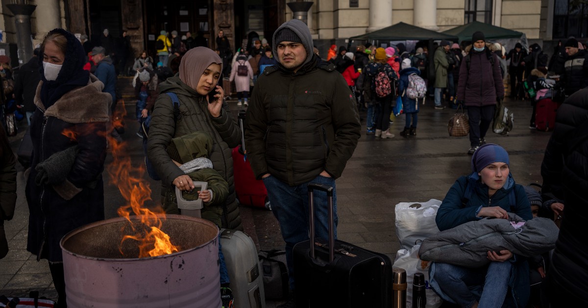 The war between Russia and Ukraine, the Lviv priest is ready to go into battle: “Here we need helmets and flak jackets. Does the church also love enemies? Until you see a bomb on a sanatorium, you probably can’t understand it”