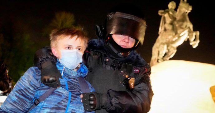 Duma, ok alla legge “Zitti e Mosca” (o 15 anni di galera)