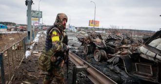 Guerra Russia-Ucraina, a Bucha è “una lotta per sopravvivere”: “Attacchi continui, servono cibo e acqua”. In 5 città danni a infrastrutture