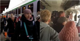 Guerra Russia-Ucraina, il racconto della fuga in treno verso l’Europa: anziani e bambini ammassati sui vagoni, senza acqua e luce