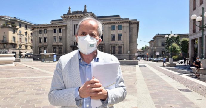 “Bene riaprire, ma i fragili andranno protetti a lungo”