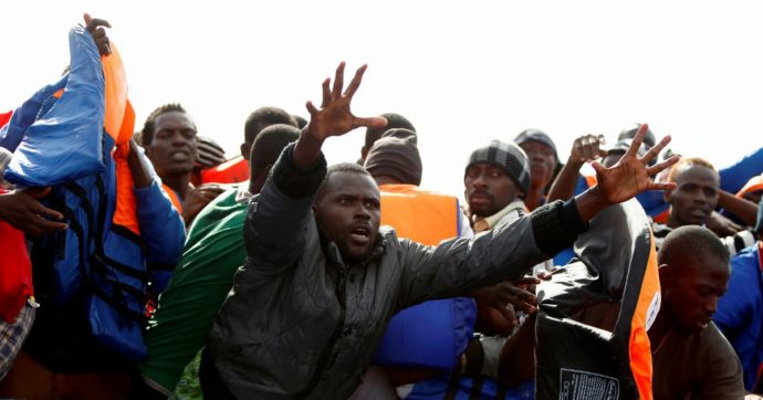 Copertina di Migranti alla deriva, la Libia non risponde
