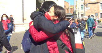 Copertina di 8 marzo, le afghane in Italia: “Noi fuggite perché lottavamo per i diritti delle donne. Ora il pensiero va alle ucraine, conosciamo la loro sofferenza”