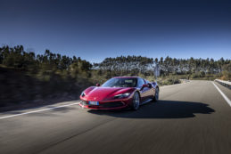 Copertina di Ferrari 296 GTB, la prova de Il Fatto.it – La prima volta del V6 ibrido – FOTO e VIDEO