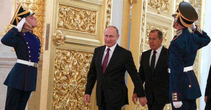 Copertina di 62 – Mosca accusa l’Europa, Lavrov: “Parole di Borrell aggressive e senza precedenti”