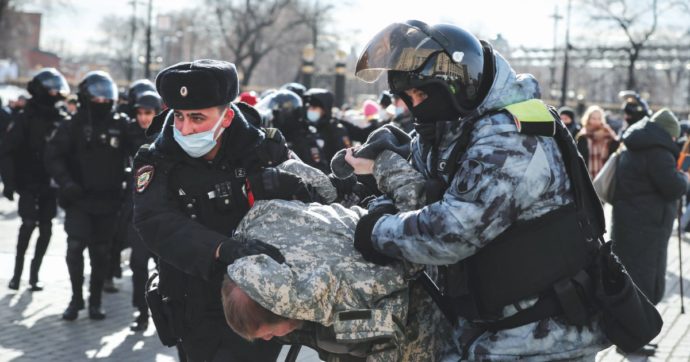 “No alla guerra” L’onda pacifista arriva in Siberia