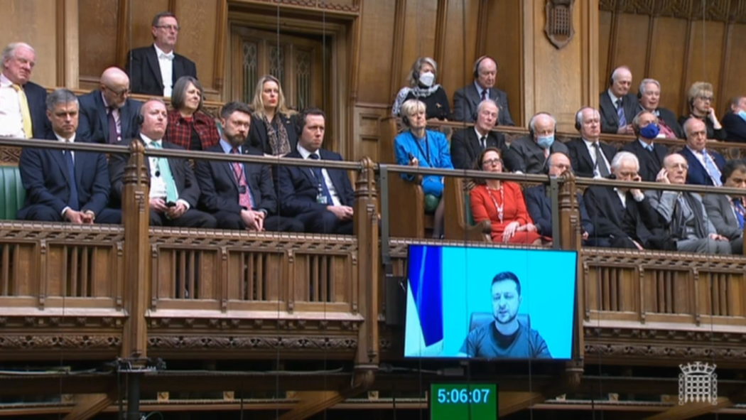epa09810547 A still image taken from a handout video released by the UK Parliament shows Ukrainian President Volodymyr Zelensky (on screen) addressing via video-link the House of Commons about the situation in Ukraine, in London, Britain, 08 March 2022.  EPA/UK PARLIAMENTARY RECORDING UNIT HANDOUT — MANDATORY CREDIT: UK PARLIAMENTARY RECORDING UNIT — HANDOUT EDITORIAL USE ONLY/NO SALES
