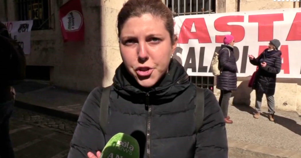 8 marzo, presidio di Potere al popolo e Usb: “Necessaria una legge sul salario minimo. Una grossa fetta di lavoro povero è femminile”