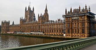Copertina di Westminster, guardava video porno durante le sedute parlamentari: al centro dello scandalo un deputato conservatore