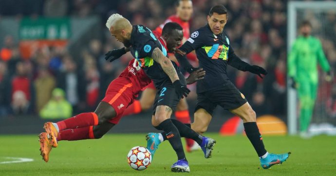 Liverpool-Inter 0-1, i nerazzurri sognano la qualificazione solo per 60 secondi: tra il gol di Lautaro e il rosso a Sanchez