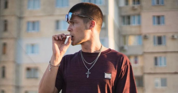 Slava, il rapper ucraino-bresciano racconta la guerra sui social: “Kharkiv? Da piccolo andavo in piazza a vedere i fuochi d’artificio, ora non c’è più”
