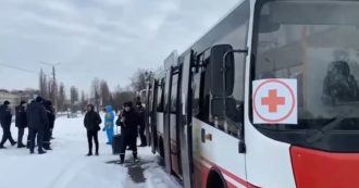 Copertina di Guerra Russia-Ucraina, corridoio umanitario da Sumy: bus della Croce Rossa pronti a partire. “Evacuati anche studenti indiani e cinesi” – Video