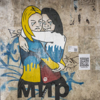 "Pace atto II - 8 marzo". Opera della street artist Laika sui muri di piazzale Ostiense a Roma