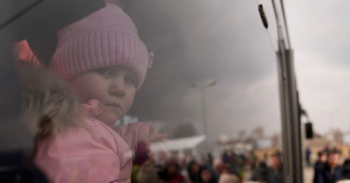 Ecco l’altro business del conflitto: “3mila euro per lasciare l’Ucraina”