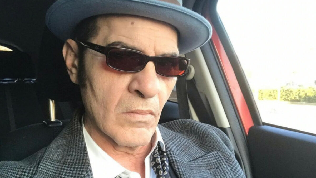 “Oggi sono tutti cantautori ma non è vero. L’ultimo è Samuele Bersani. A ottobre io sarò il più vecchio cantante trap del mondo e così mi auguro di mettere fine alla trap”: parla Francesco Baccini