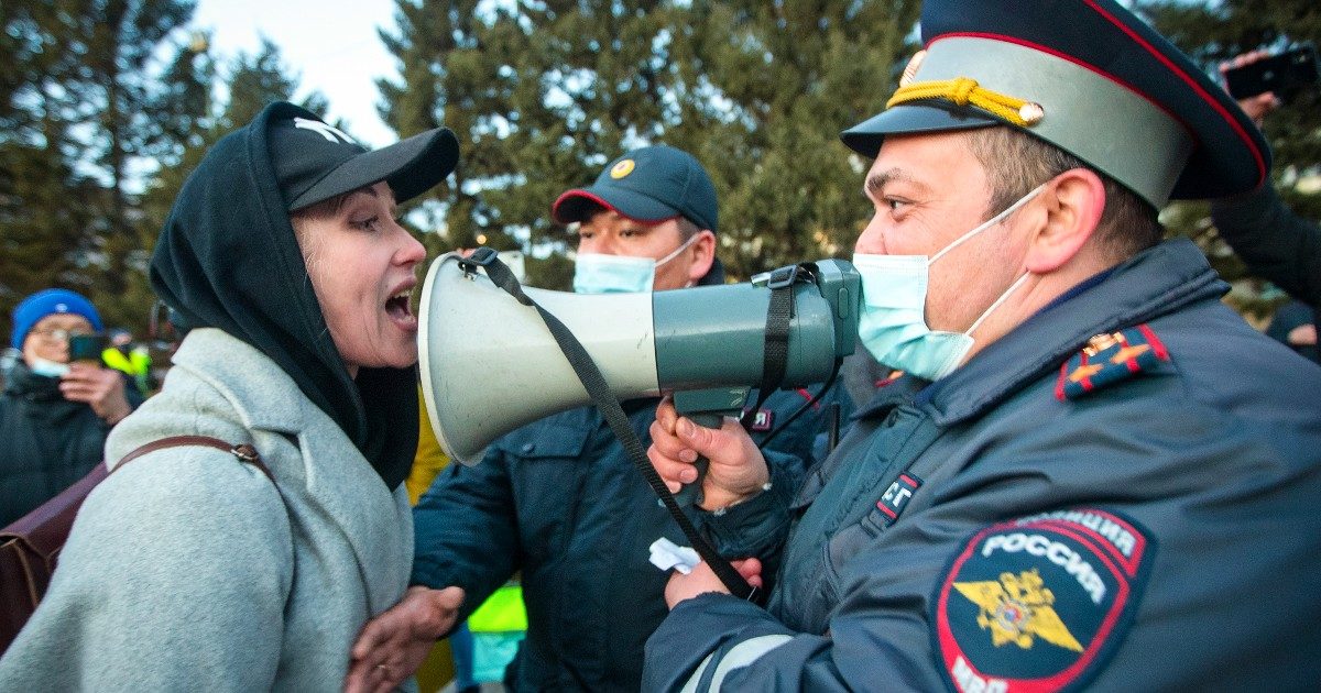 Guerra Russia-Ucraina, quali effetti sul consenso interno di Putin? ‘Mosca controlla i media, ma le sanzioni causeranno disparità e rabbia’