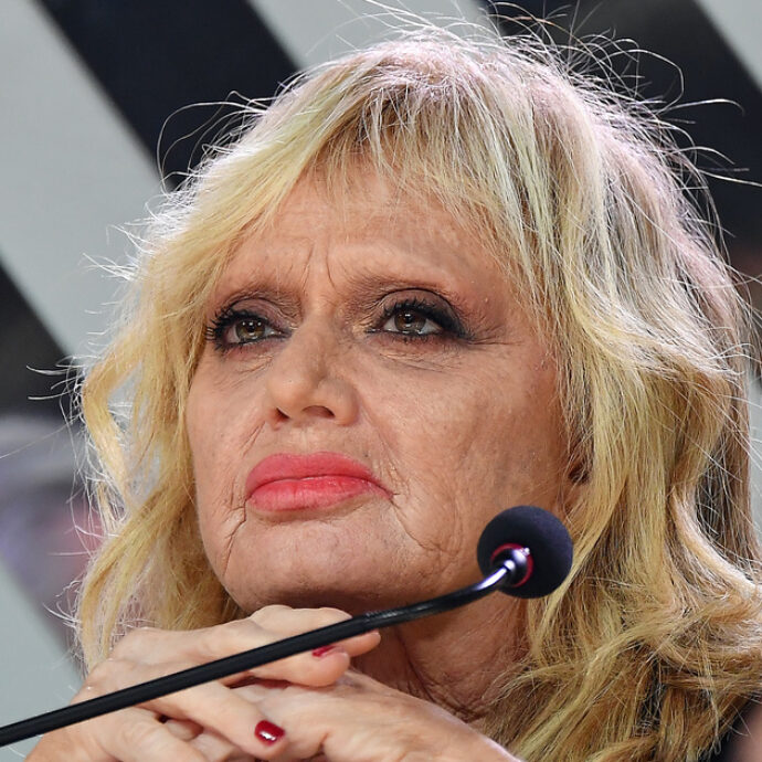 “Ho picchiato una bambina che mi dava della nana. Le mie fan credevano fossi maschio, ero piatta”: gli aneddoti di Rita Pavone