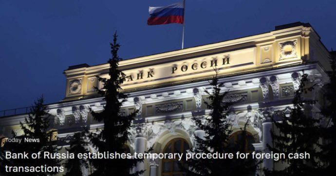 Russia, l’analisi dell’ex numero due della Banca centrale: “Le contromisure su export e prelievi di valuta estera? Irrazionali e stupide”