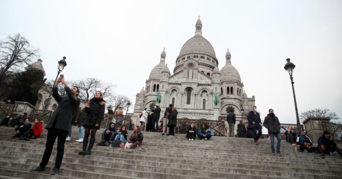 Macron vede il voto e “libera” i francesi