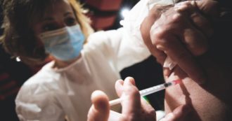 Copertina di Omicron, la 3ª dose dura meno. E i contagi risalgono