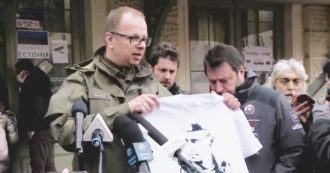 Copertina di In faccia la t-shirt di Putin: Salvini umiliato a Przemysl