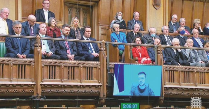 BoJo tifa per Kiev: tanto la Brexit tiene lontani i profughi