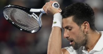 Copertina di Covid, il tennista Novak Djokovic non potrà giocare al torneo Indian Wells: gli Usa impediscono l’ingresso ai non vaccinati