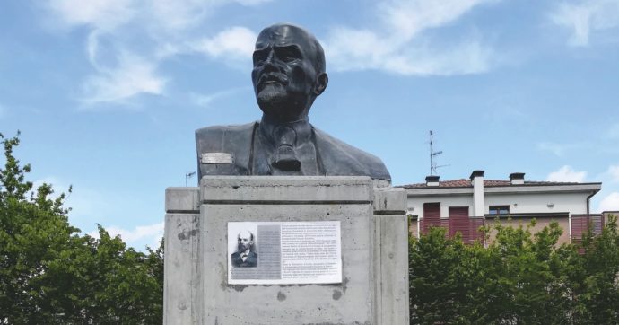 A Cavriago, il paese di Orietta Berti, si litiga sul busto di Lenin: “Via in Russia” “No, resta”