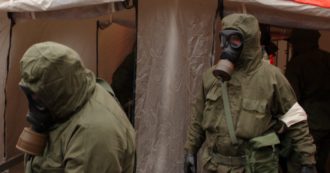 Copertina di Guerra Russia-Ucraina, dagli attacchi chimici a un incidente a Chernobyl: tutti gli allarmi per un’operazione “false flag” decisa da Mosca