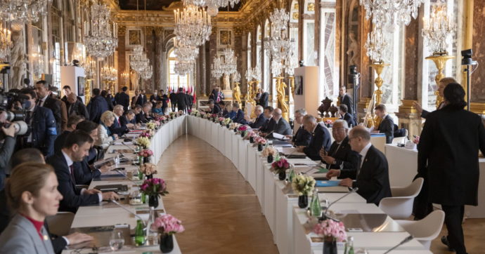 Copertina di Ucraina, piccoli leader in cerca di accordo: l’Ue allo specchio di Versailles