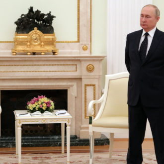 Copertina di 35 – Putin: “Progressi nei negoziati con Kiev”. E arrivano i siriani