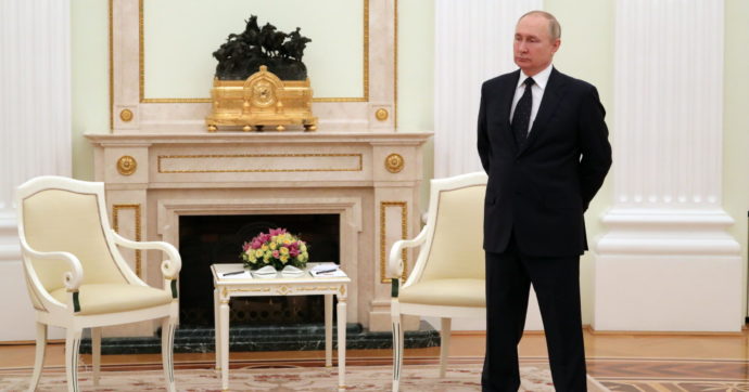 Copertina di 35 – Putin: “Progressi nei negoziati con Kiev”. E arrivano i siriani