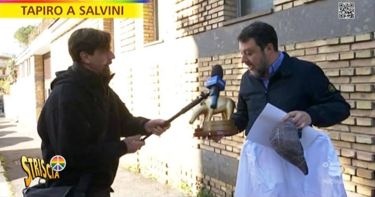 Striscia la Notizia, Matteo Salvini e il Tapiro d’Oro dopo la figuraccia in Polonia: “Sono orgoglioso, deriva da una missione di pace”