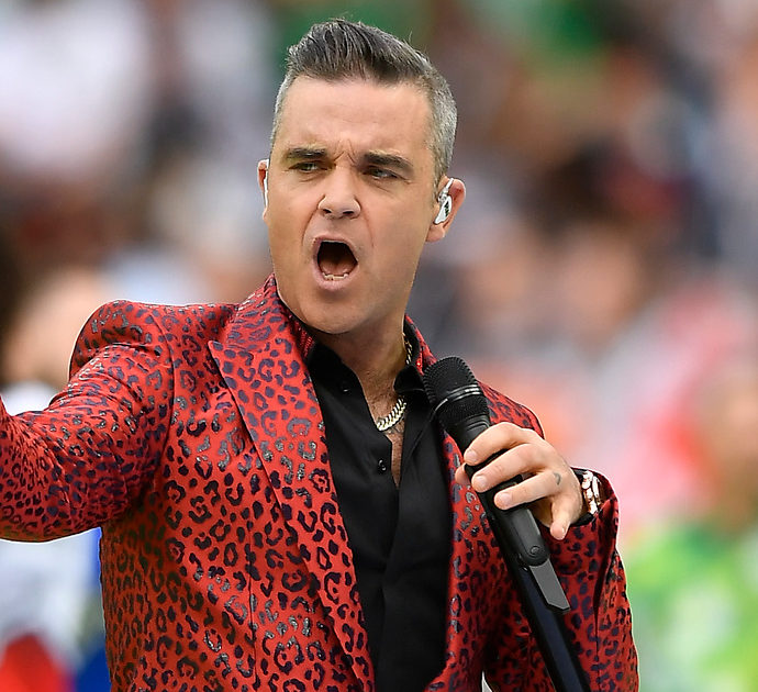 Robbie Williams confessa: “Non so dove andare a vivere con la mia famiglia”. Ecco cosa è accaduto