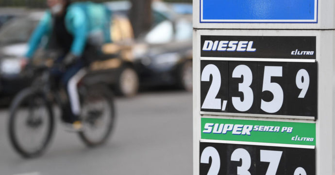 Caro carburanti, autorità Antitrust chiede alle compagnie petrolifere informazioni sui prezzi per verificare se hanno fatto cartello