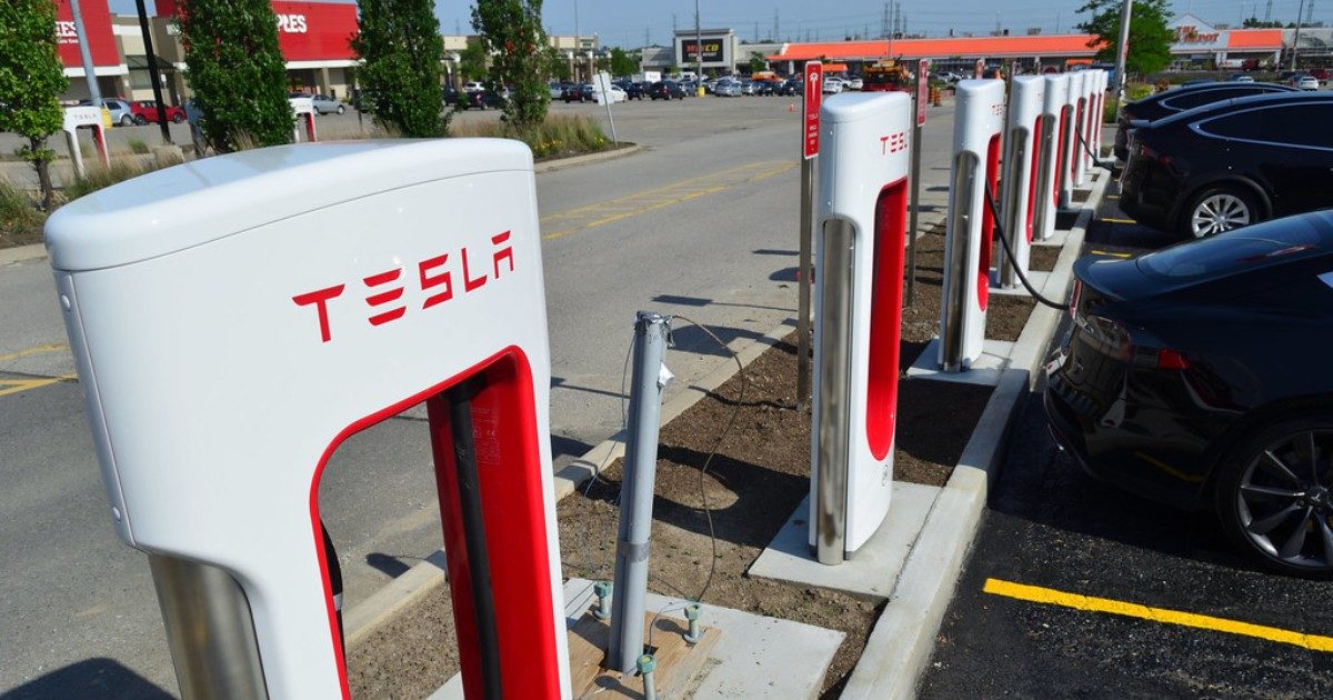 Oltre 600mila dollari di “ricarica” per la sua Tesla, ma il conto era frutto di un errore