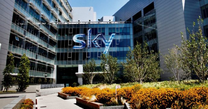 Copertina di Calcio, l’Antitrust sanziona Sky: “Sviò gli abbonati”