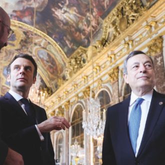 Copertina di Vertice Ue, tetto al metano ed eurobond: Draghi esulta, ma a mani vuote