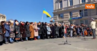 Copertina di Guerra Russia-Ucraina, l’Opera di Odessa canta “Va, pensiero” di Verdi tra bandiere e barricate