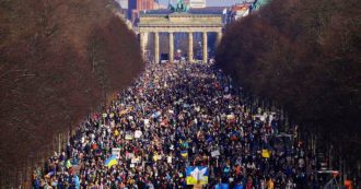 Copertina di Guerra Russia-Ucraina, decine di migliaia di persone in piazza per la pace a Berlino – FOTO