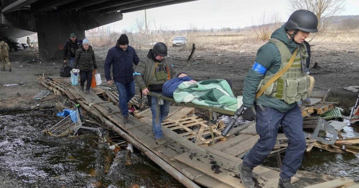 Guerra Russia-Ucraina, la verità al contrario dei tg di Mosca: “Atrocità e rischio di armi chimiche contro di noi. I soldati di Kiev vogliono l’incidente a Chernobyl”