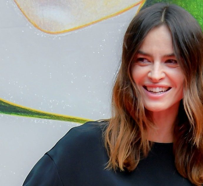 “Sostiene l’aborto, non è adatta ad un ruolo così sacro”: Kasia Smutniak sarà la Vergine Maria nel nuovo film di Mel Gibson, è polemica tra i conservatori