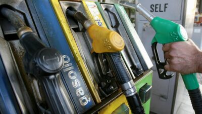 Copertina di I prezzi dei carburanti continuano a salire nonostante il taglio delle accise. Che succede dopo l’8 aprile?