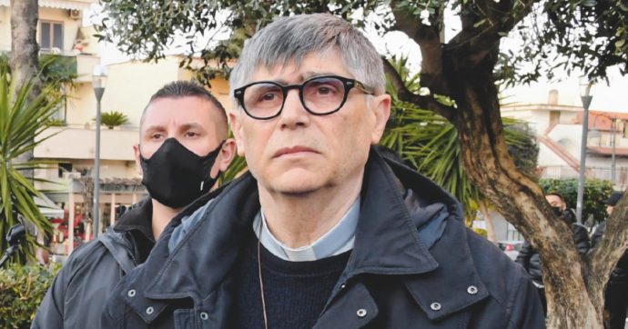 Ordigno contro chiesa di Don Patriciello