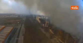 Guerra Russia-Ucraina, fumo e distruzione: ecco le immagini di Mariupol dall’alto dopo i bombardamenti – Video